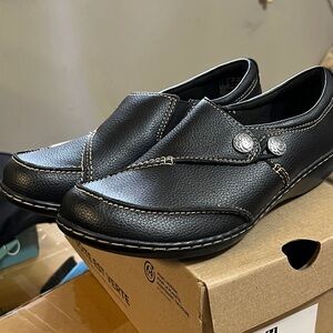 Clarks Black Leather Loafers Slip On Shoes Women’s 8.5